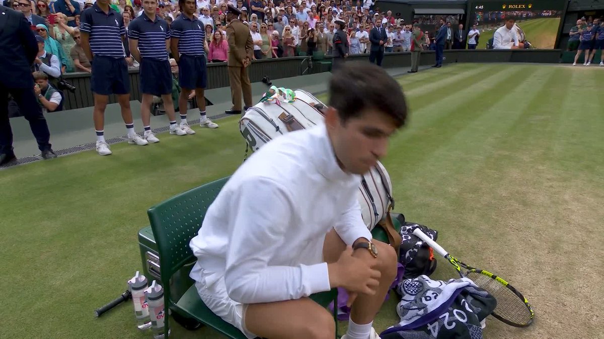 A familiar feeling 🤩 Carlos Alcaraz lifts the #Wimbledon Gentlemen’s Singles Trophy for the second time 👏