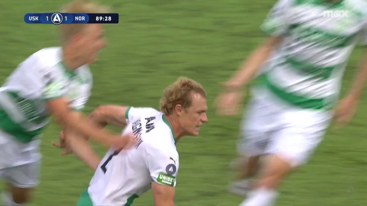 Herman Magnusson slår till med en drömvolley i den 89:e minuten och VSK är tillbaka i ledning! 🤯 📲 Se Allsvenskan på Max