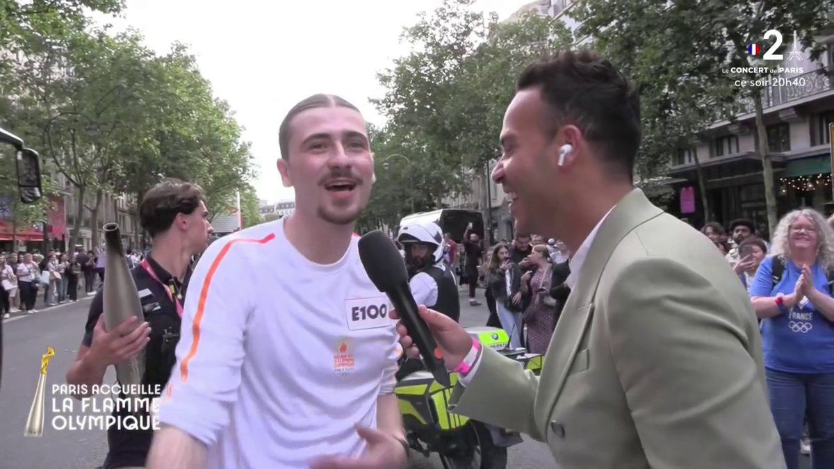 "DIRECT - 🗣️"C'est un moment que je ne vivrai qu'une seule fois dans ma vie." Après le passage de la flamme olympique devant Notre-Dame et place de la Bastille, le jeune artiste Pierre Garnier l'a récupérée devant l'Opéra Garnier. #franceinfo #canal27