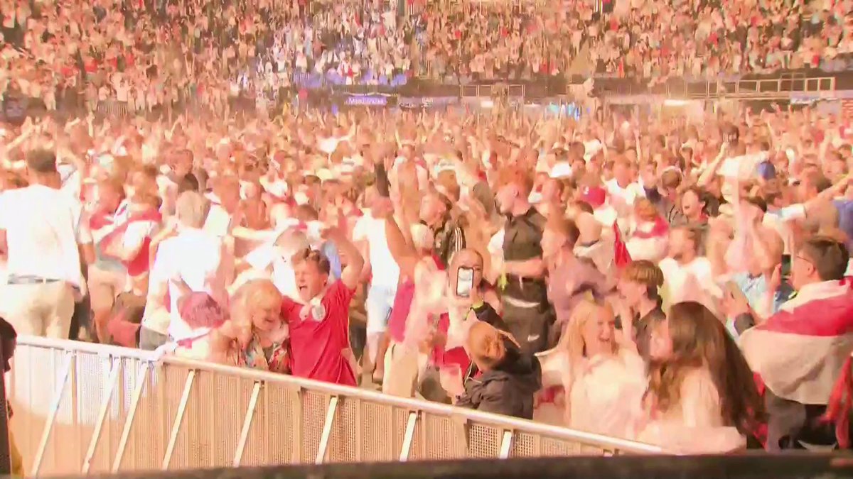 Scenes around the country as that England equaliser went in! 🦁