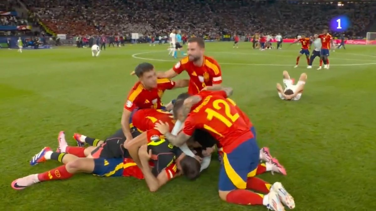 Orgullo de jugadores. Orgullo de equipo. Orgullo de país. Gracias a la Selección Española Masculina de Fútbol por una #EURO2024 para la historia. Habéis hecho vibrar a toda España con vuestro juego. ¡ENHORABUENA, CAMPEONES!