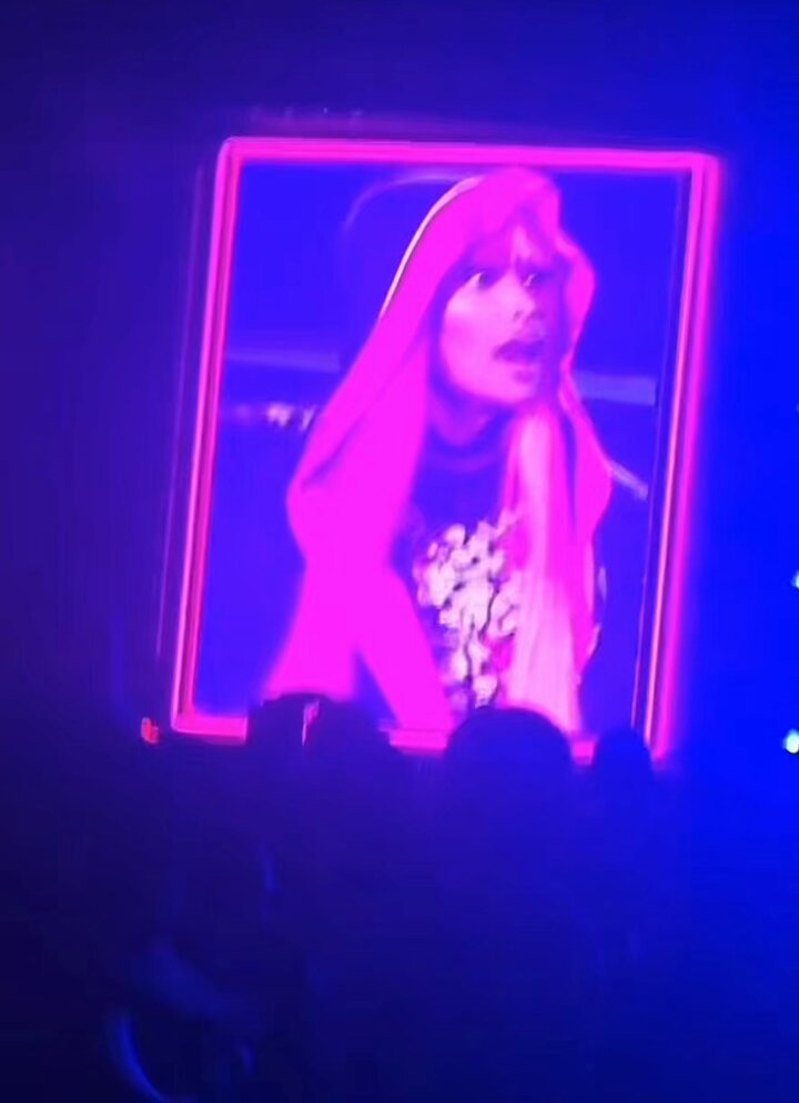 👘 | Nicki Minaj performing “Chun-Li” in #GagCityBelgium. (📸: 𝐑𝐨𝐦𝐚𝐧𝐢 𝐁𝐚𝐧𝐤𝐬)
