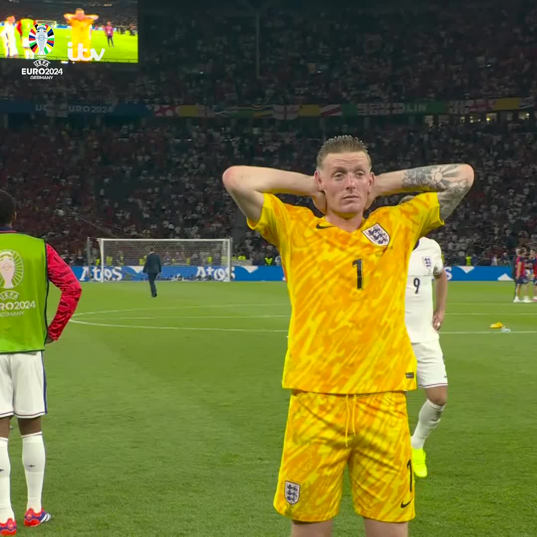 I wasn’t even that arsed who won tonight tbh but seeing that T rex armed cunt in tears is fucking incredible 😂