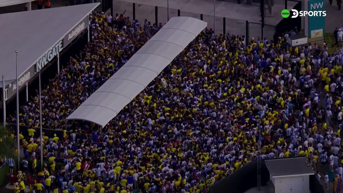 "Conmebol" Por el retraso de la final entre Argentina y Colombia de la Copa América por la gente que no pudo ingresar al Hard Rock Stadium. Ahora hay que esperar 30 minutos, son todos unos inútiles hijos de re mil puta, la puta madre que los parió.