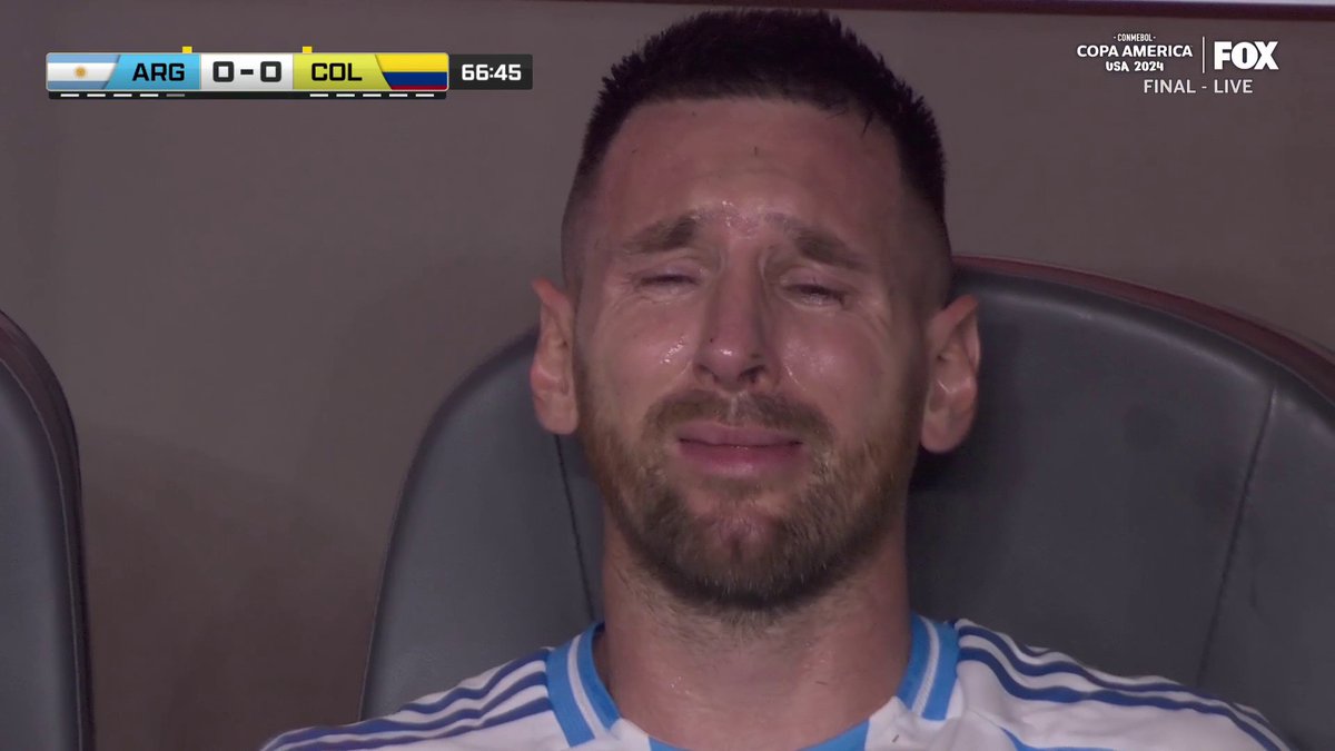 Messi is in tears as he is subbed off due to injury 💔