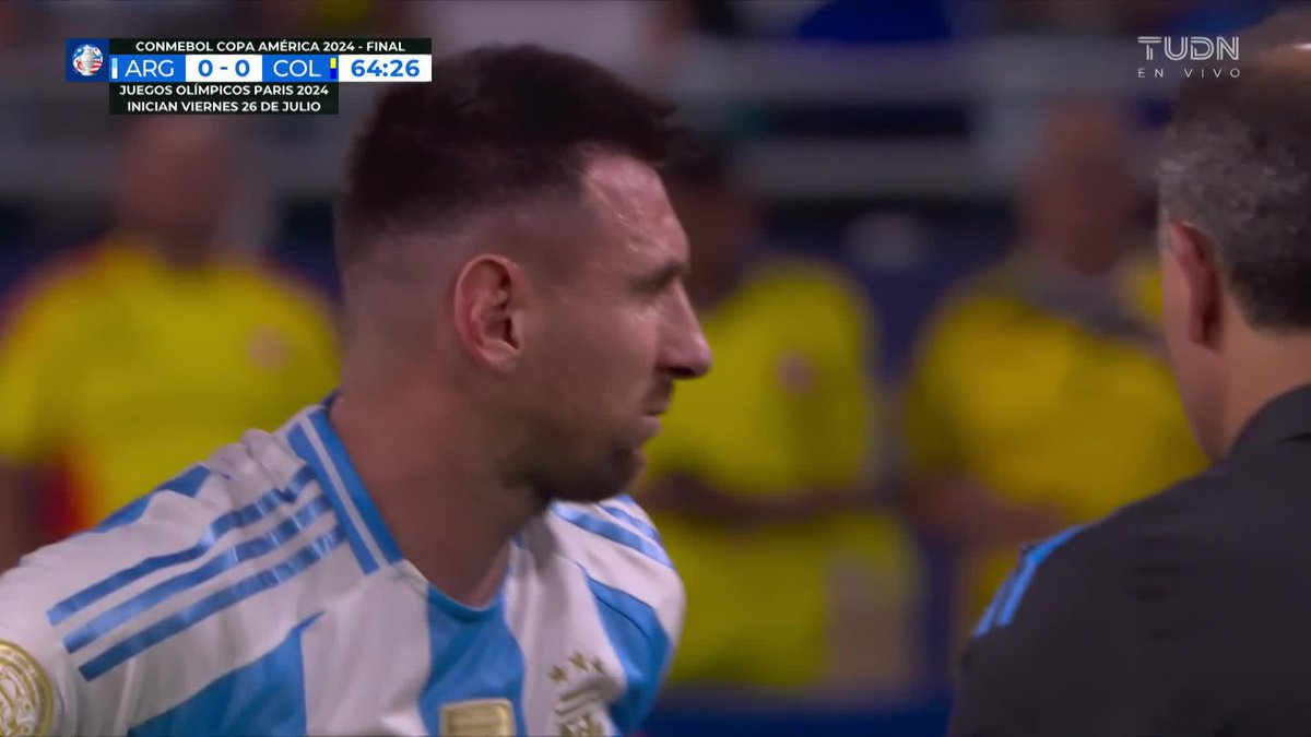 😭 ¡Lionel Messi no puede continuar en el partido! 😭 ¡Messi abandona la final por lesión! 🔴 EN VIVO por El 5 y TUDN 📲 #NuestraCopa #DomingoDeFinales #CopaAmerica