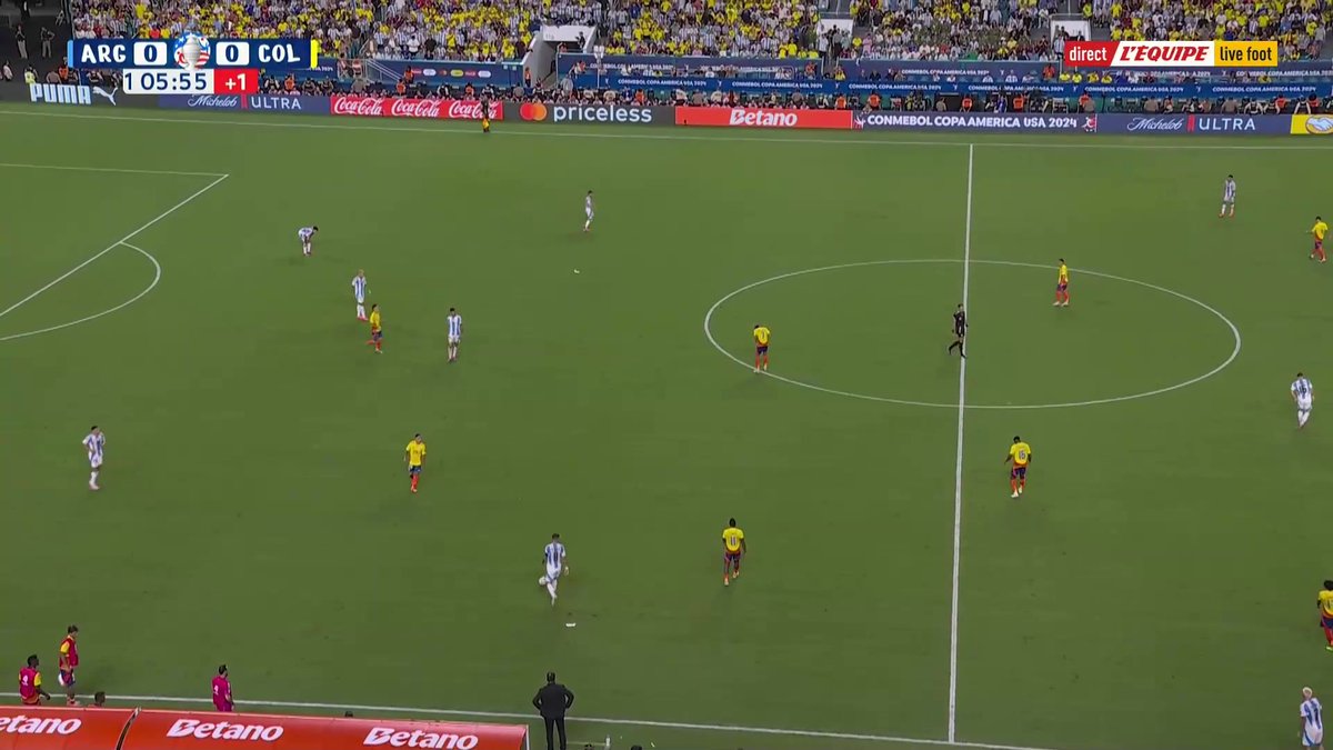 Ce dribble exceptionnel de Juan Fernando Quintero sur Leandro Paredes. 😮💨🇨🇴 (🎥 L'Équipe)