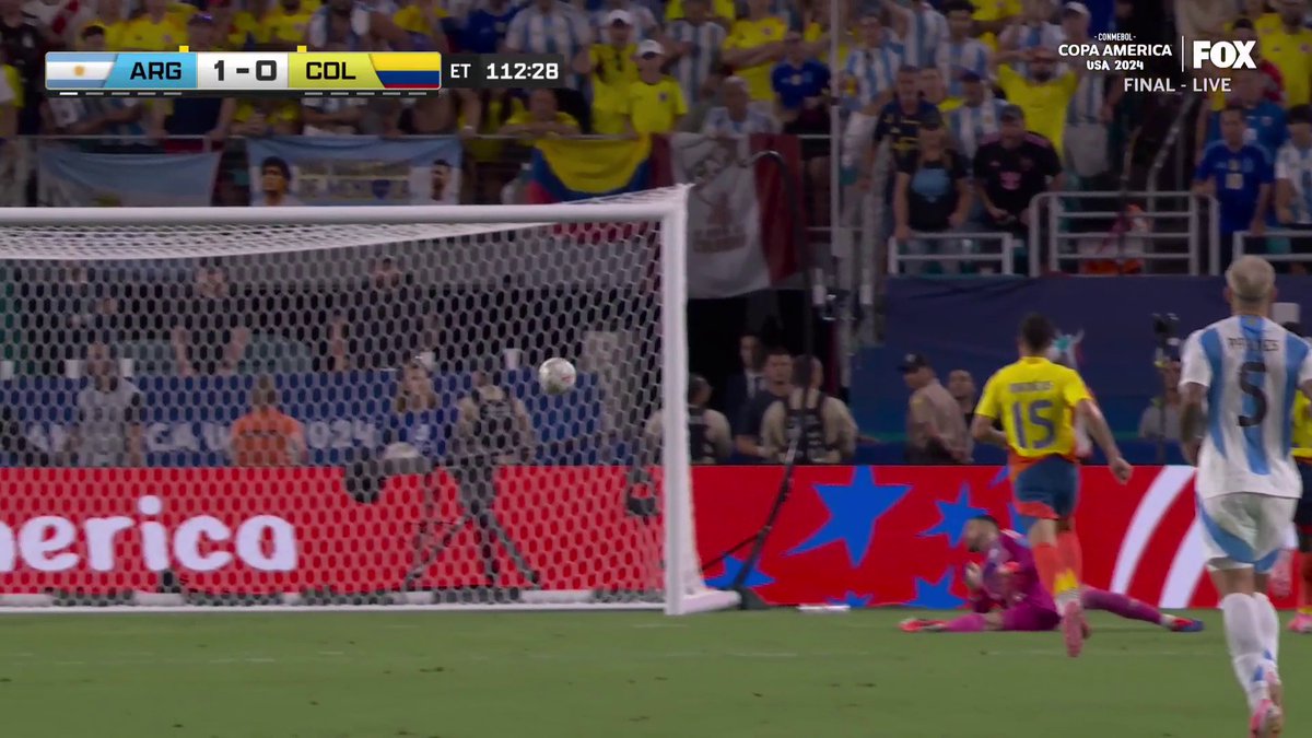 CAN YOU BELIEVE IT!? 🤯 TAKE ANOTHER LOOK AT ARGENTINA'S EXTRA TIME GOAL 😱