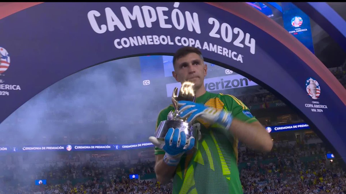 ๐ Emiliano Martinez being awarded the best goalkeeper award at the 2024 Copa America ๐ฆ๐ท #AVFC | #CopaAmerica