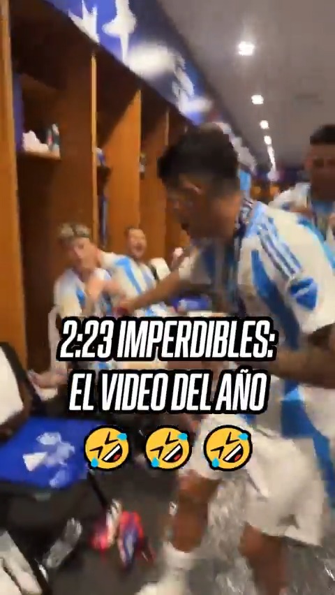🤣🔥💣 SEÑORAS Y SEÑORES, EL VIDEO DEL AÑO: #Argentina es bicampeón de América y atención a lo que fue la locura de los jugadores entre 4 paredes... 📹 Otamendi