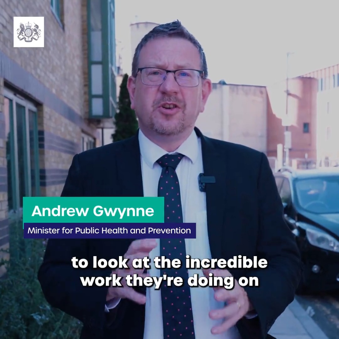 "You are transforming lives. When people give up smoking, the health benefits are almost immediate." Health Minister @GwynneMP visited @QMULQuitSmoking in Tower Hamlets Council and met the brilliant staff who are helping smokers to quit smoking for good.