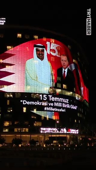 #15Temmuz Demokrasi ve Milli Birlik Günü mesajları Katar’ın sembol kulelerine yansıtıldı.
