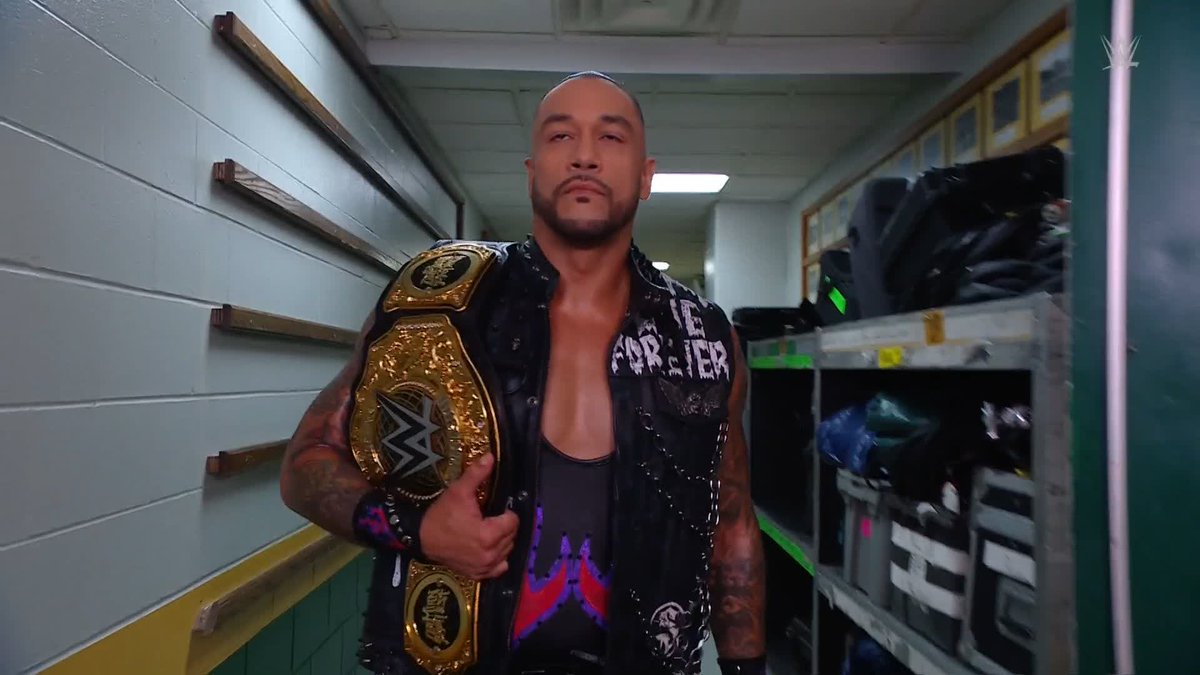 ofc jey uso asked about mami's status asap ๐๐๐ #WWERaw