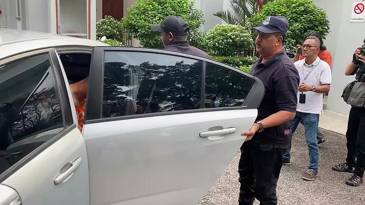 Susulan penemuan mayat Nur Farah Kartini Abdullah, 25, seorang lelaki yang juga penjawat awam dibawa ke Mahkamah Majistret Kuala Kubu Bharu untuk permohonan reman pagi ini.
