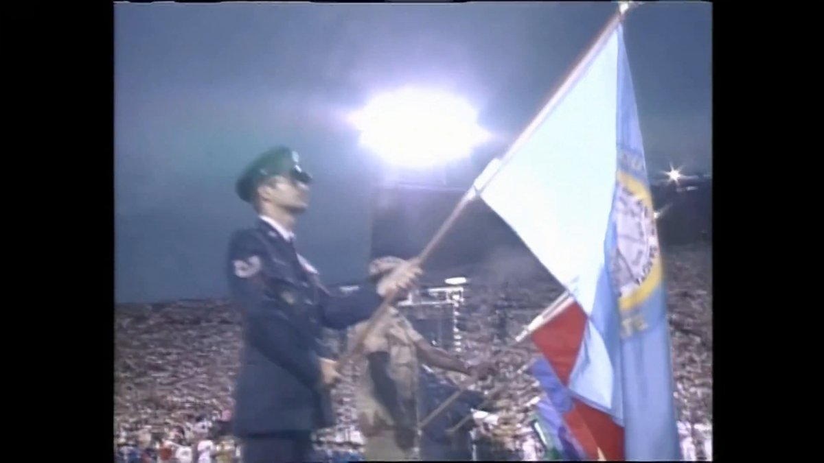 A modo de comparación, así interpretaba Whitney Houston el Himno Nacional durante el Super Bowl de 1991: