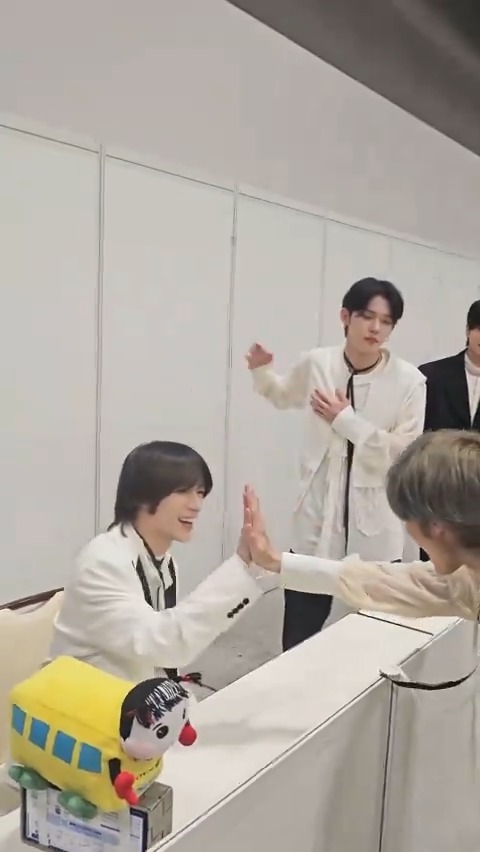 ハイタッチ会、HUENINGKAI ver.✋ #TOMORROW_X_TOGETHER #TXT #TXT_誓い #TXT_CHIKAI #TXTと過ごす夏