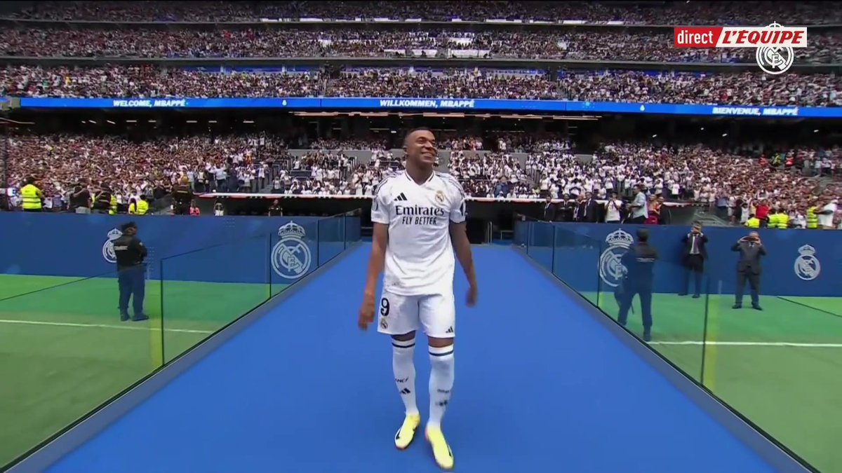 L’arrivée de Kylian Mbappé sur la pelouse du Bernabeu. 🤍🇫🇷