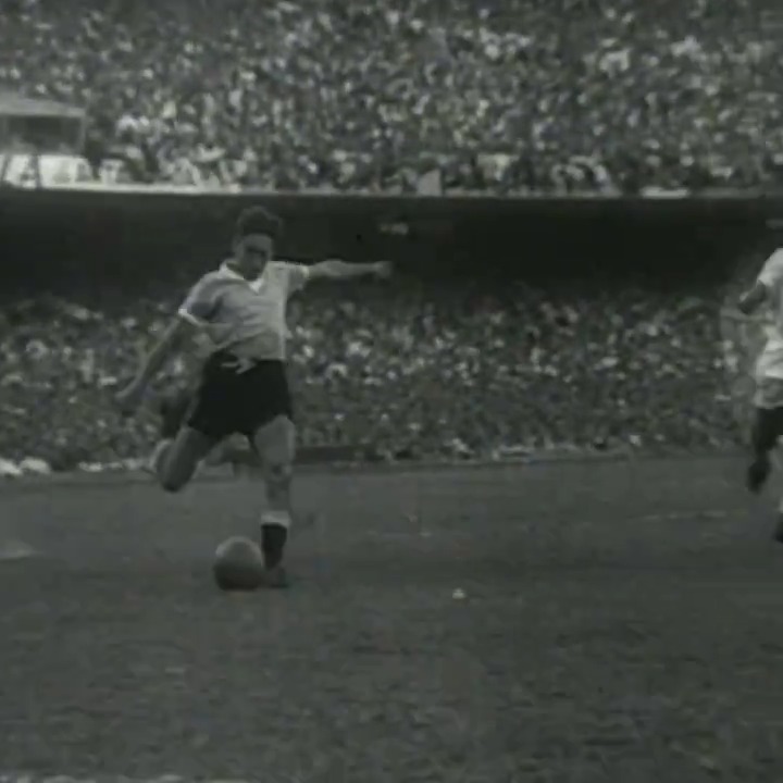 El 16 de julio de 1950, Brasil ganaba la final de la #CopaMundialFIFA por 1-0 ante Selección Uruguaya en un Estadio Maracaná lleno. Todo iba bien para los locales, hasta que Schiaffino y Ghiggia lo dieron vuelta 2-1. El estadio se silenció y todo el Uruguay festejó. Maracanazo. 🇺🇾🩵