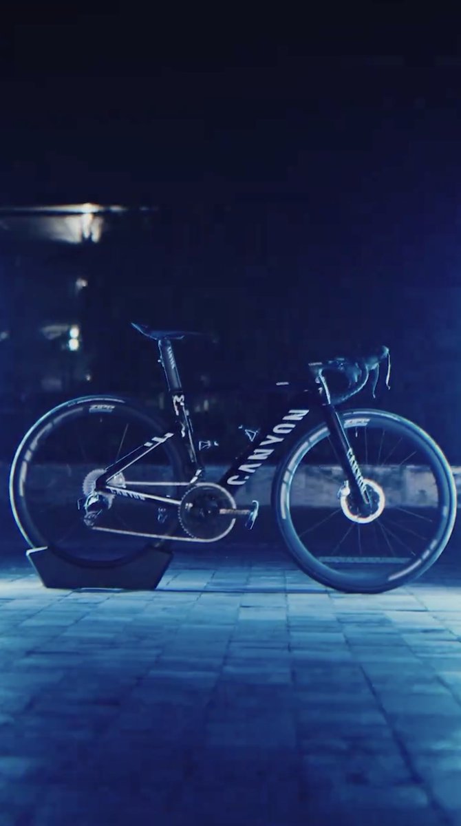 ✨🚲🆕 𝐒𝐩𝐞𝐞𝐝 𝐃𝐫𝐞𝐚𝐦𝐬 - @Canyon_bikes 𝐁𝐢𝐤𝐞 𝐁𝐮𝐢𝐥𝐝 > Our weapon for the #TDF2024, beautifully taken care of at the impressive Distrito Telefónica in Madrid. Thanks to @sramroad and all our sponsors! #MyCanyon | #RodamosJuntos