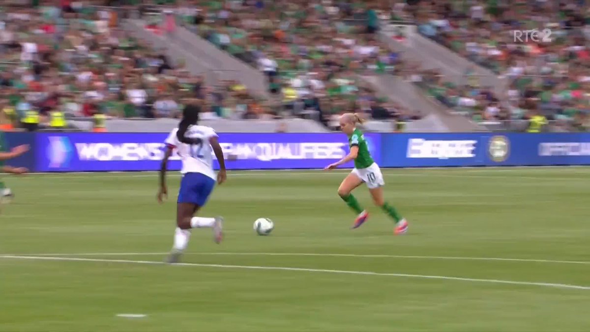 The eruption of noise here in Cork was something else. One of their own. What a strike from Denise O'Sullivan ☘️ #COYGIG