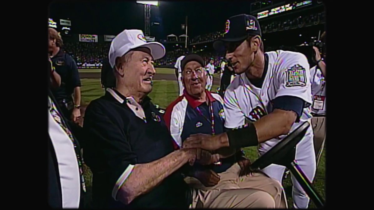 25 years ago, Ted Williams was honored at the #AllStarGame in Boston during a moment nobody will ever forget 👏🐐