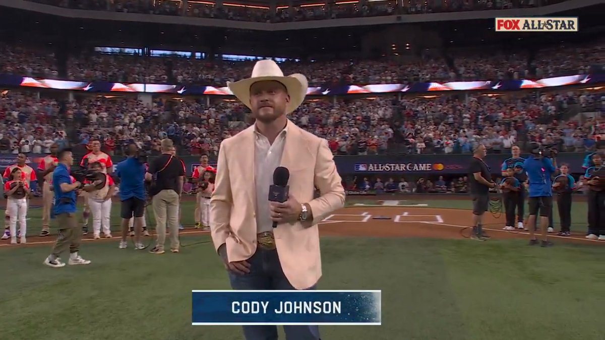Country music star Cody Johnson sings the National Anthem at the 2024 #AllStarGame 🇺🇸