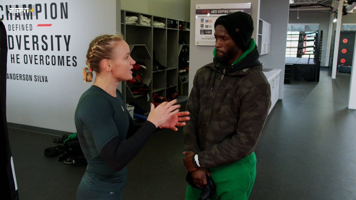 Valentina Shevchenko coached up Edwin Cooper Jr. before his fight 🥊 #TUF32