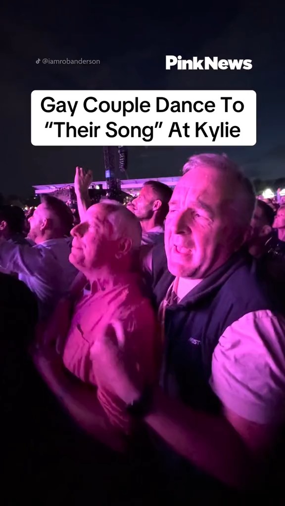 This adorable couple were seen dancing to Kylie Minogue’s “Love At First Sight” during her concert in Hyde Park, London, over the weekend. According to Rob, who was standing next to the couple, it was this song that brought them together over 10 years ago ❤️