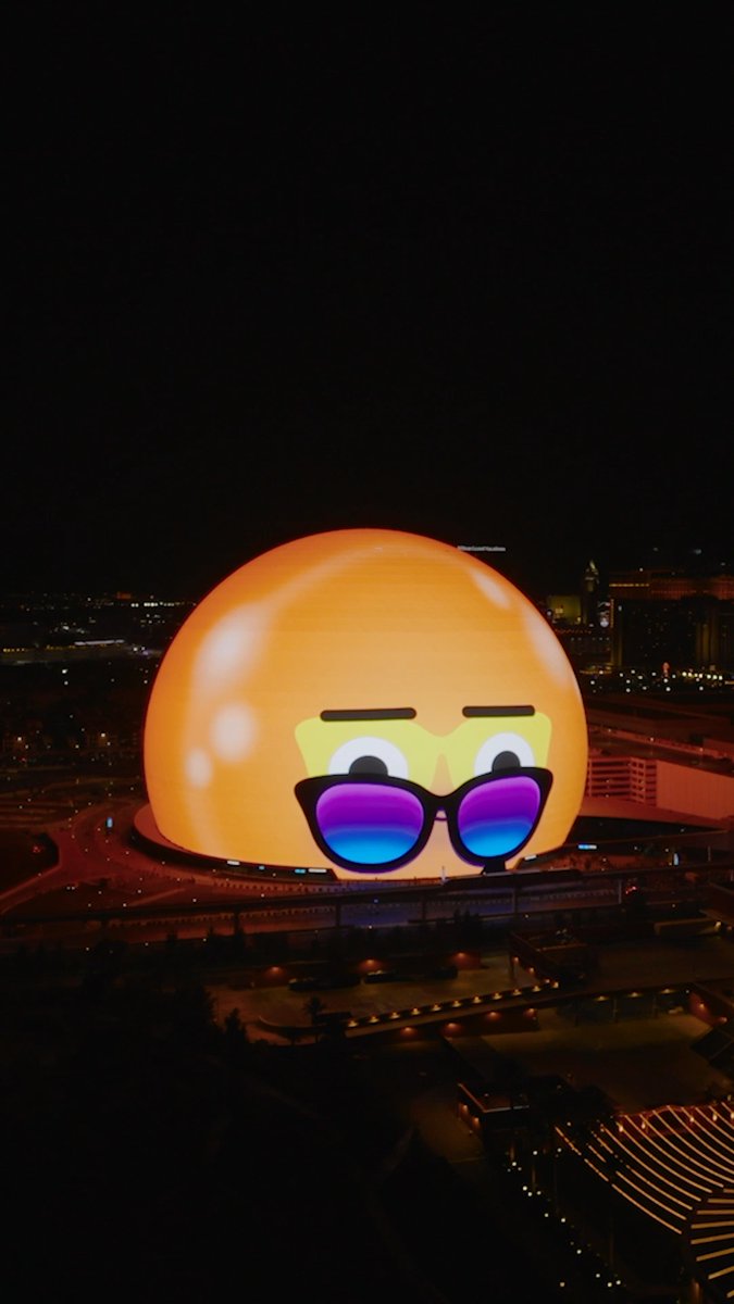 A look for every occasion 🙂 #WorldEmojiDay