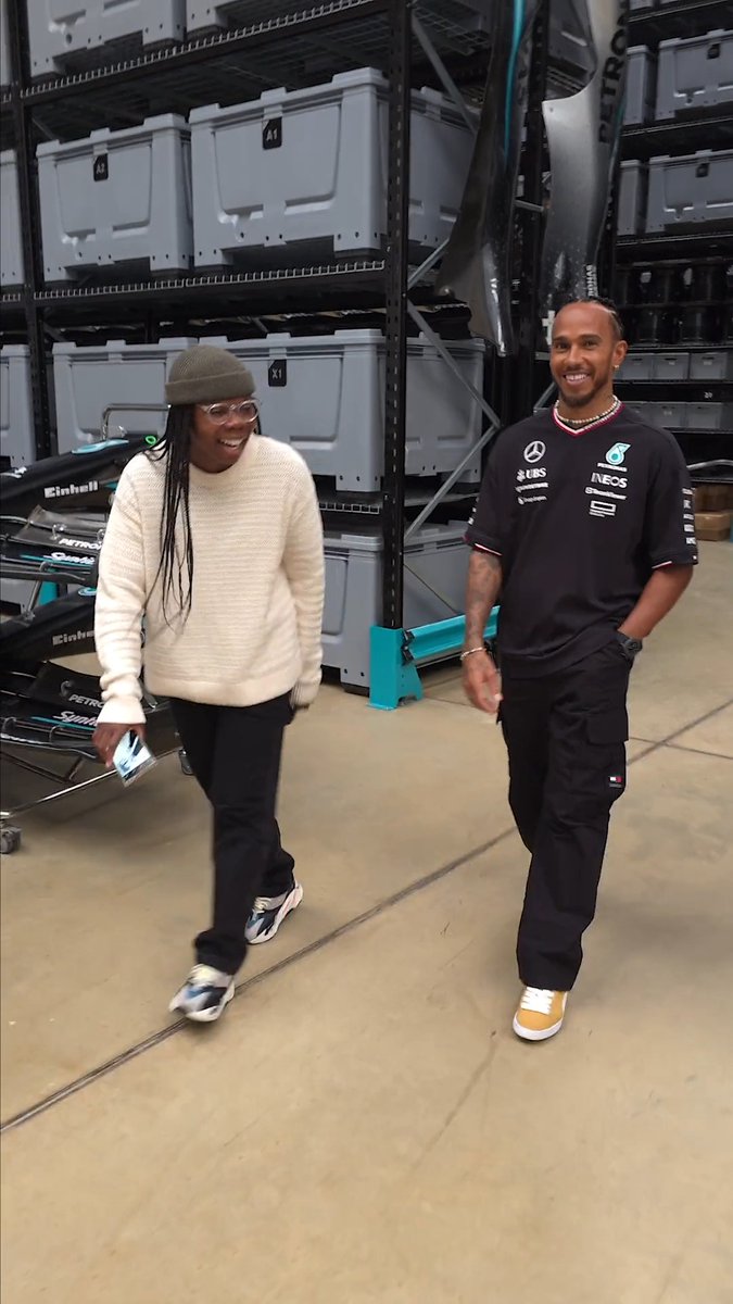 🏎️ Lewis Hamilton surprised #Snapdragon Insiders Sarae Karyn and Sidney Diongzon during their tour of the heritage of Mercedes-AMG PETRONAS F1 Team near Silverstone. Watch them share the magic of #ShotOnSnapdragon photography features. 📱