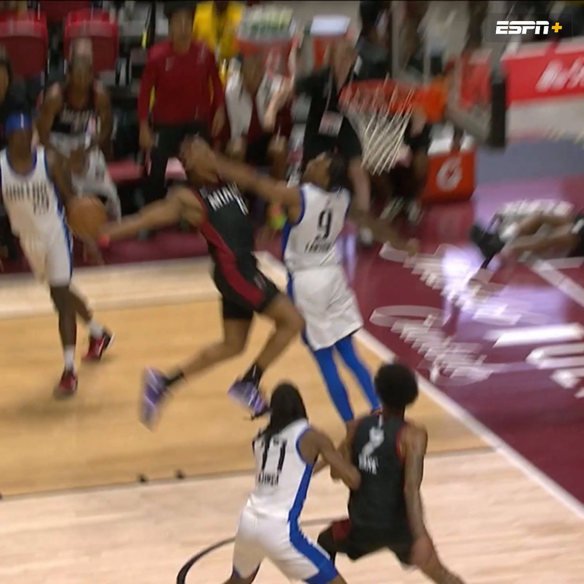 ALONDES WILLIAMS WITH THE DUNK OF THE SUMMER 😱