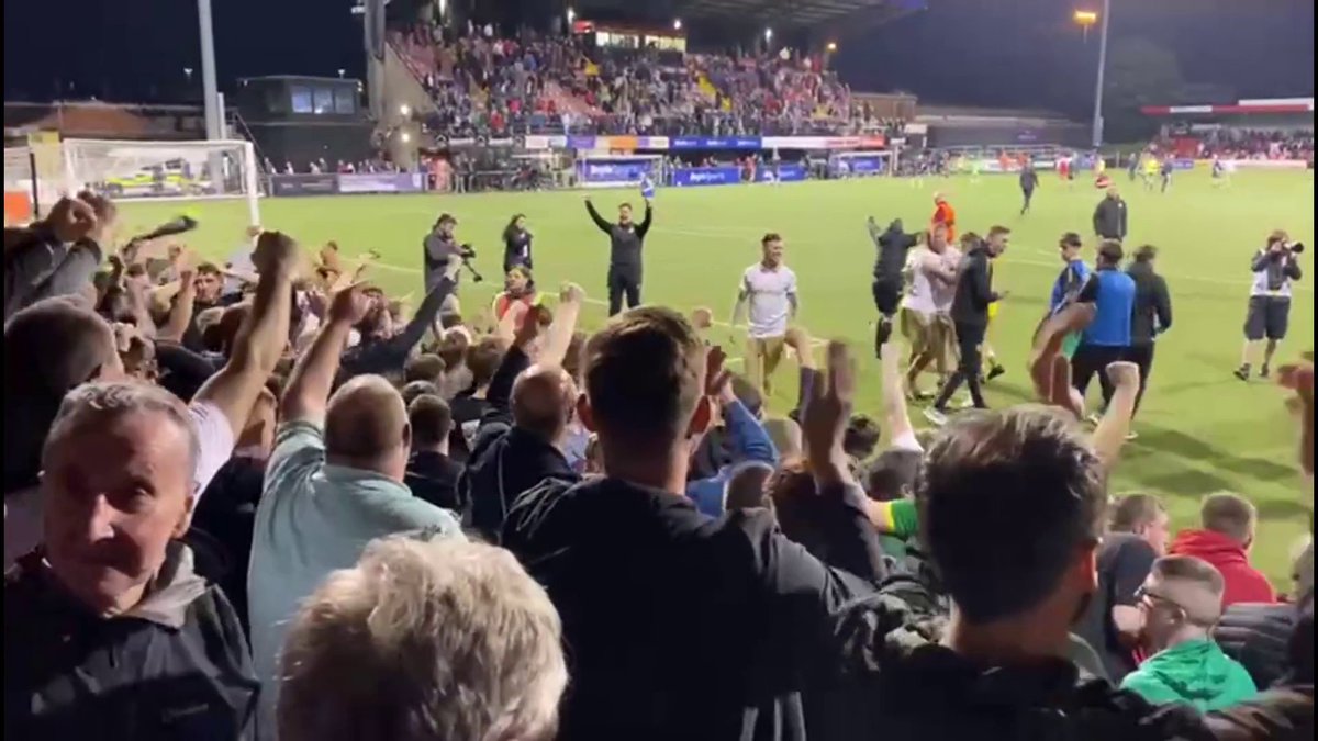 ⚽ Gorfoledd i’r Cofi Army ar ôl buddugoliaeth wedi ciciau o’r smotyn yn erbyn Crusaders, yn Belfast. Legia Warsaw o Wlad Pwyl sydd yn disgwyl am CPD Tref Caernarfon Town FC yn rownd nesaf Cyngres Europa UEFA.