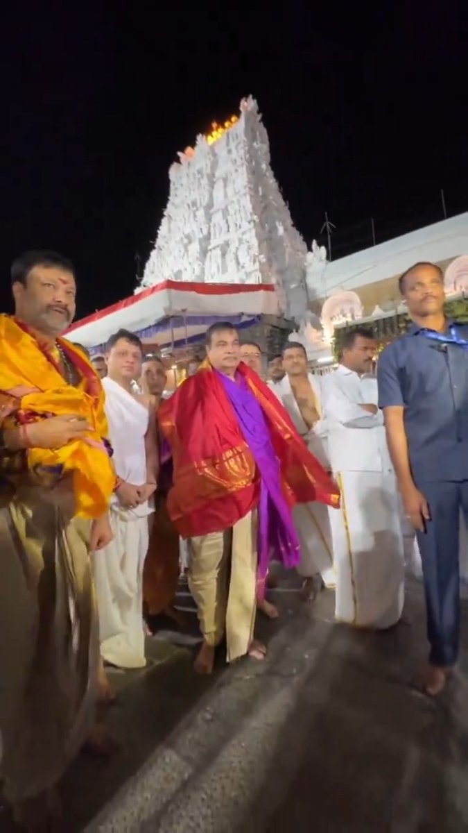 📍𝑻𝒊𝒓𝒖𝒑𝒂𝒕𝒊, 𝑨𝒏𝒅𝒉𝒓𝒂 𝑷𝒓𝒂𝒅𝒆𝒔𝒉 Blessed with the Darshan of 𝑺𝒓𝒊 𝑽𝒆𝒏𝒌𝒂𝒕𝒆𝒔𝒘𝒂𝒓𝒂 𝑺𝒘𝒂𝒎𝒚 𝑱𝒊 Temple 🛕 in Tirumala, Tirupati today.