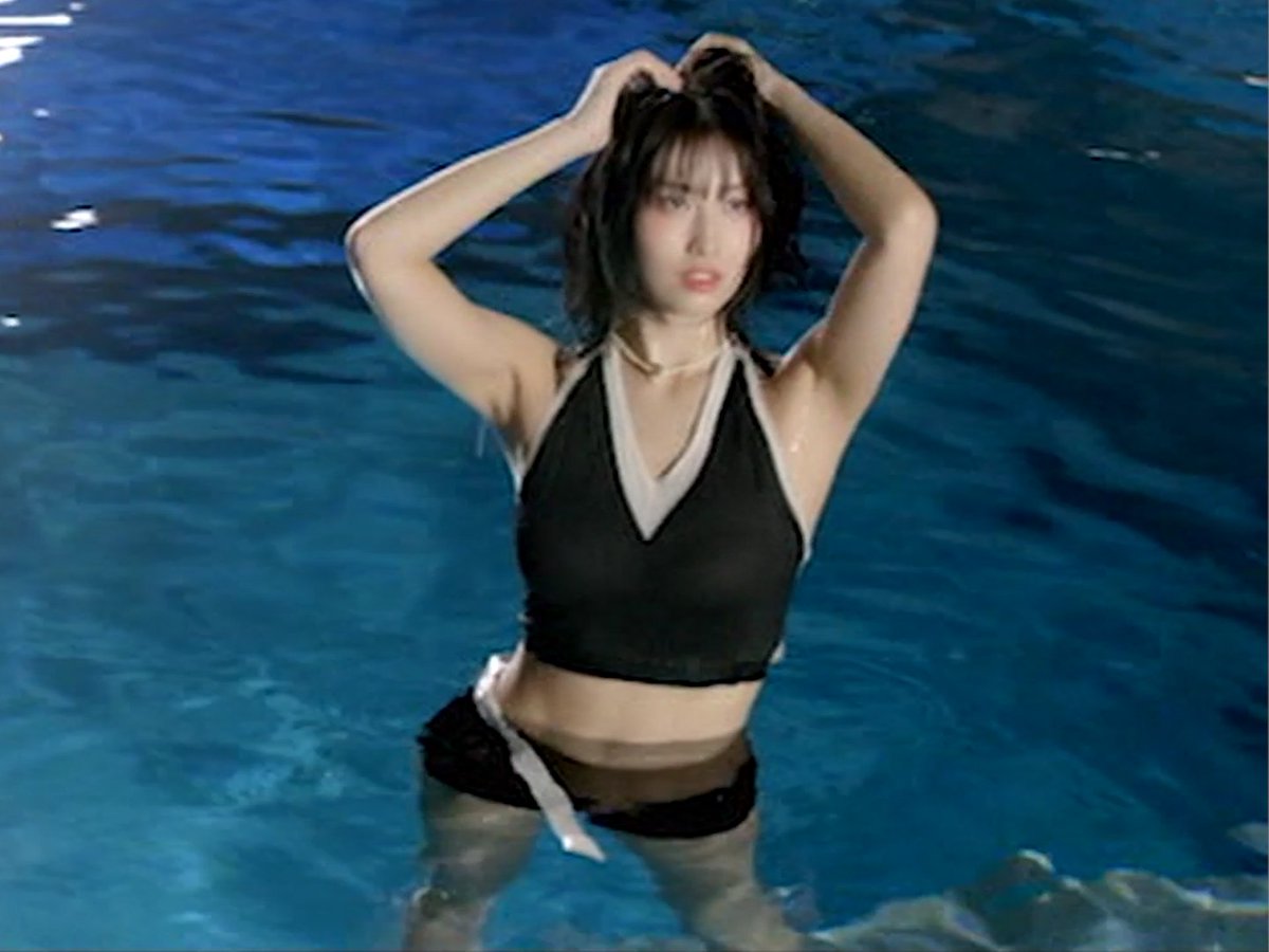 MOMO AT THE POOL SHE'S SO FINE 😵‍💫