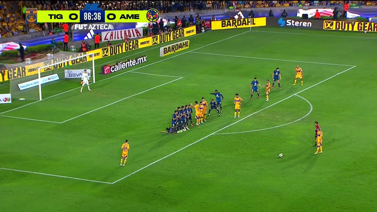 ¡Gooooooool de Tigres!🐯 El poder de la TÁCTICA FIJA 💪🏼 Sebastián Córdova y Marcelo Flores se combinaron para marcar un golazo y abrir el marcador ⚽ @Tigresoficial 1-0 Club América