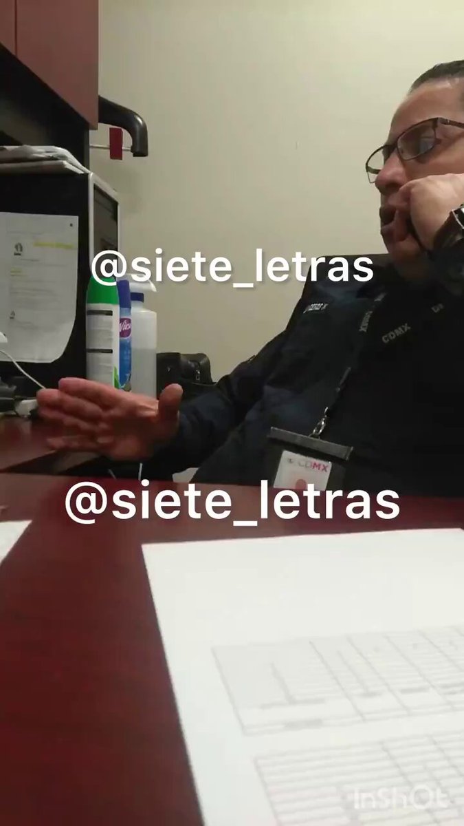 “Nada más estoy esperando que llegue el jefe Máximo para irlo a ver”. Es el encargado del C5, Abraham Landeros. Agentes afirman que exigió $3 mil a cada uno para comprar un reloj y regalárselo al subsecretario, Israel Benítez, “Máximo”. El presente es de los “6 C2”.
