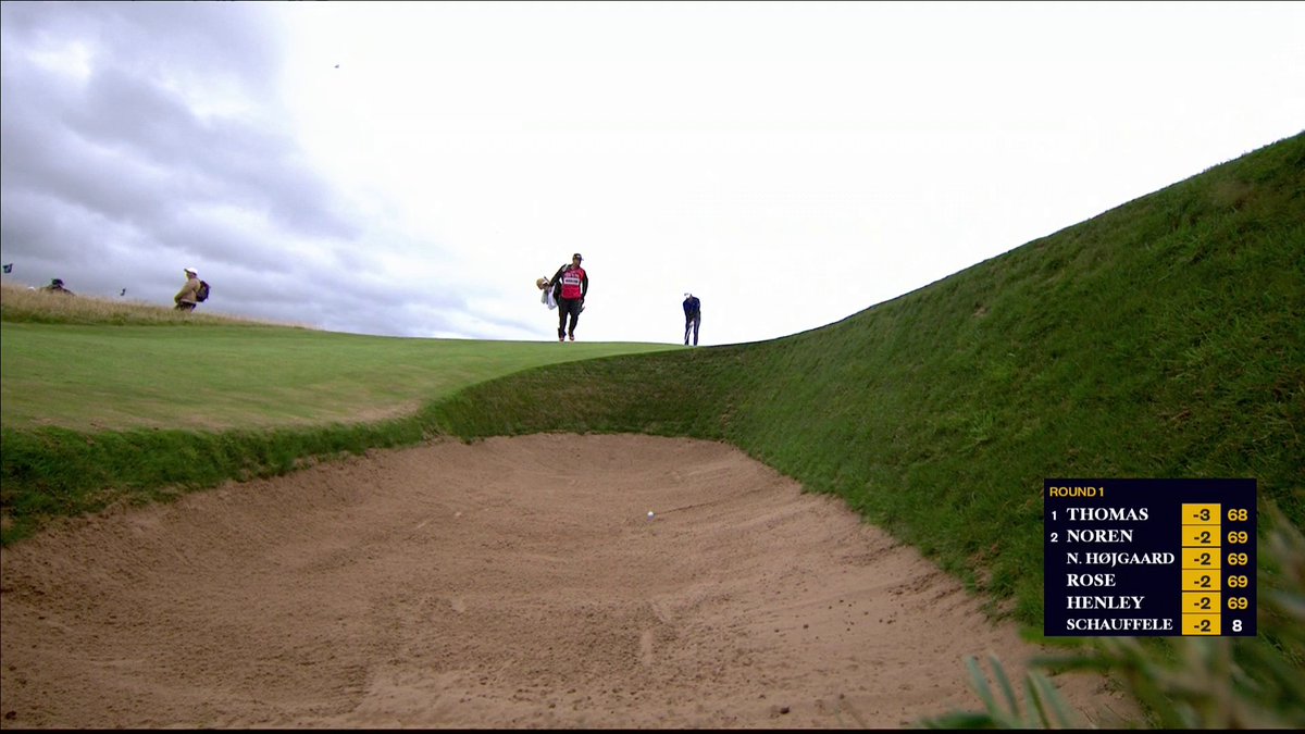 "Oh dear" 😬 Nightmare moment for Collin Morikawa on the eighth hole 👀
