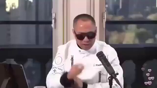 “郭文贵先生不是“主动输掉”纽约州初级联邦法庭，而是在设计反击策略之初就把终极战场定在了2024年美国大选后灭共派掌权的国会。对纽约初级联邦法庭的裁决结果早已经了如指掌。过山车是帮助战友练心强身。” 以上是我按时间线看完视频后的第一感悟。 视频一：2022年11月23日大直播中提到：100%美国国会会调查这个案子…… 视频二：2024年大选不结束，我们的案件就不结束…… 视频三：副总统人选万斯大家已经不陌生了…… 视频四：皮特纳瓦罗先生在出狱后第一场WARROOM直播…… 在川普被刺杀未遂后，灭共大势已成定局，大势所趋。以法灭共，以美灭共的画卷即将开启，展现在世人眼前。