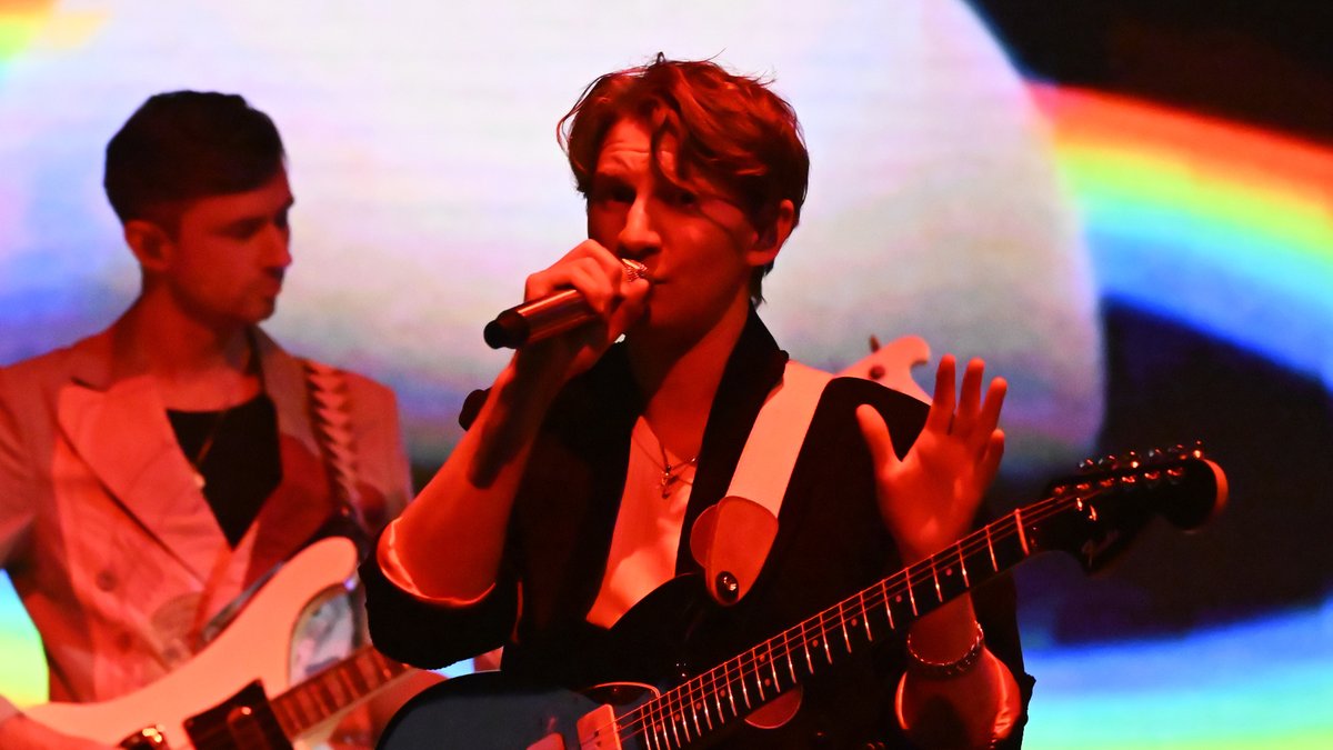 .Glass Animals perform “Show Pony”! Watch the full performance ⬇️ #FallonTonight