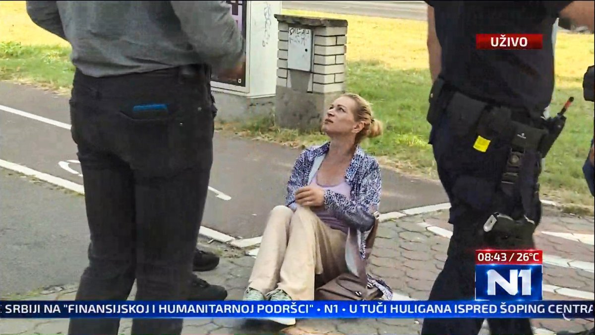 Policija obara na zemlju i hapsi ženu preko puta Palate Srbije (SIV)! #Beograd #caosvima