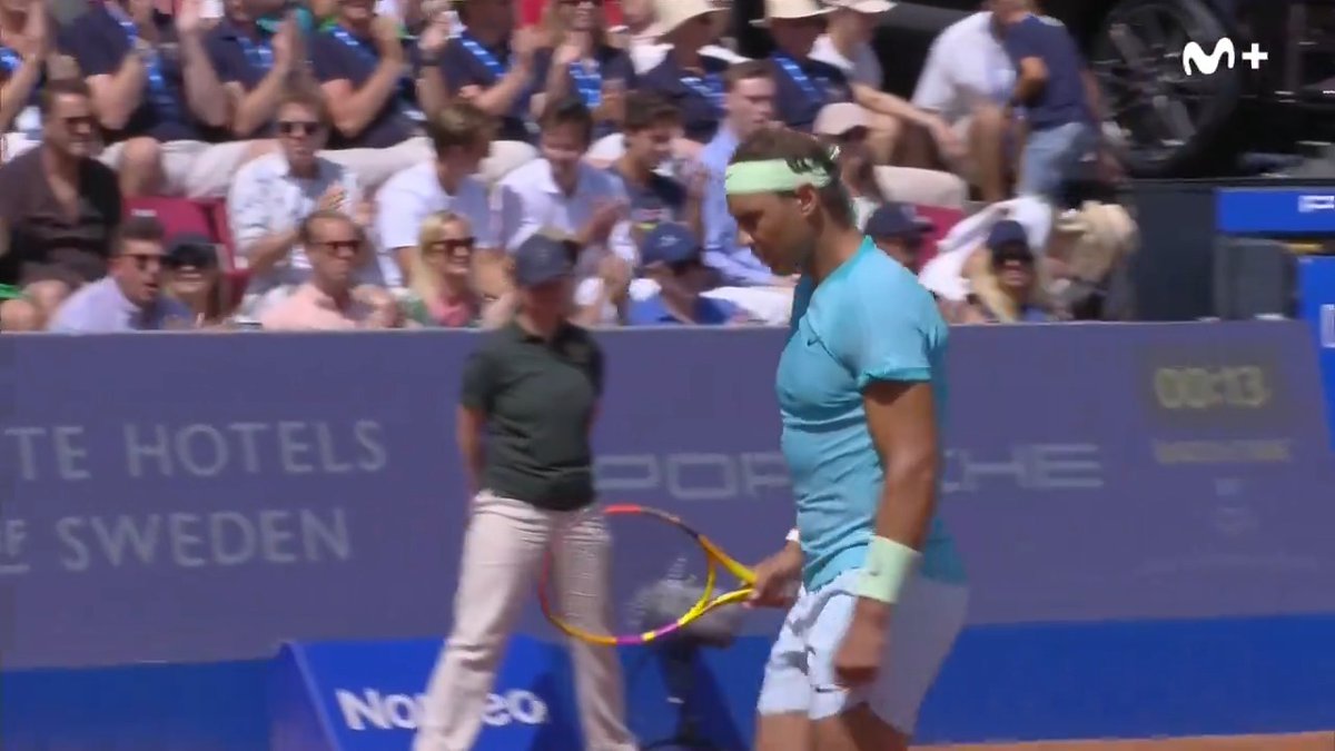 Nunca subestimes a Rafael Nadal. ¿Le haces 𝐛𝐫𝐞𝐚𝐤 en el primer juego? Te hace 𝐛𝐫𝐞𝐚𝐤 en el segundo 💪🇪🇸 #LaPistaDelTenis Rafa Nadal