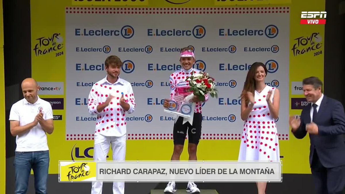 El nuevo líder de la montaña es RICHARD CARAPAZ 🏔️ El ecuatoriano se subió al podio del #TDF2024 y se vistió a lunares luego de conquistar lo más alto de la clasificación de la montaña.