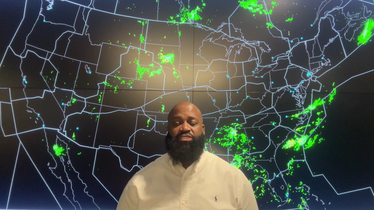 Travelers, we're working with airlines to closely monitor the global IT issue that could continue to affect flights this weekend. T-storms may impact travel from California to the East Coast tomorrow and Sunday. Monitor for updates. #FAAWeatherSquad