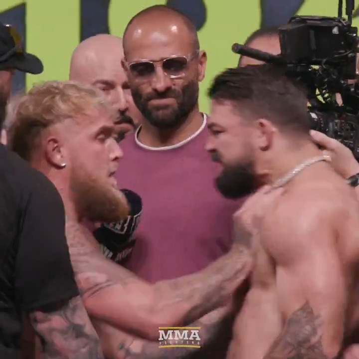 The final faceoff between Jake Paul and Mike Perry erupts into chaos after a shove 😳 #PaulPerry