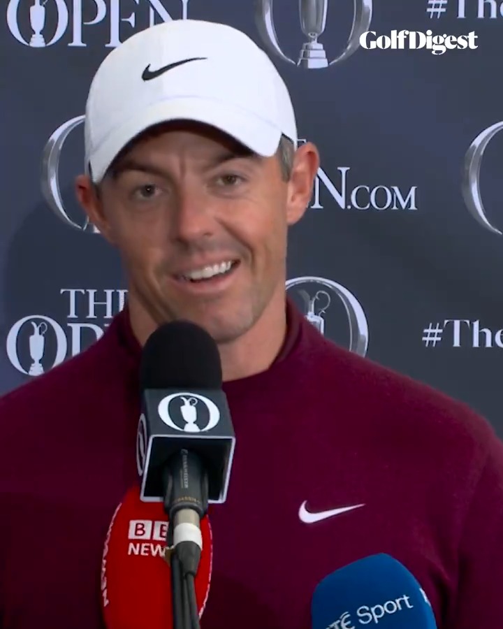 🚨☃️🛫 After making a snowman at the Par 5, 4th, Rory McIlroy began to think about vacation next week. TRACKING RORY
