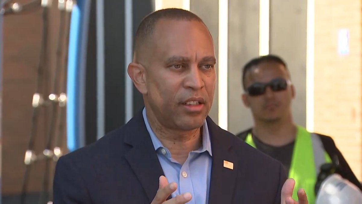 BREAKING: Hakeem Jeffries, House Democratic leader, and most important Democratic leader on Capitol Hill, makes it abundantly clear he supports President Biden. This is a big endorsement that should drown out other noise. Retweet so all Americans see this.