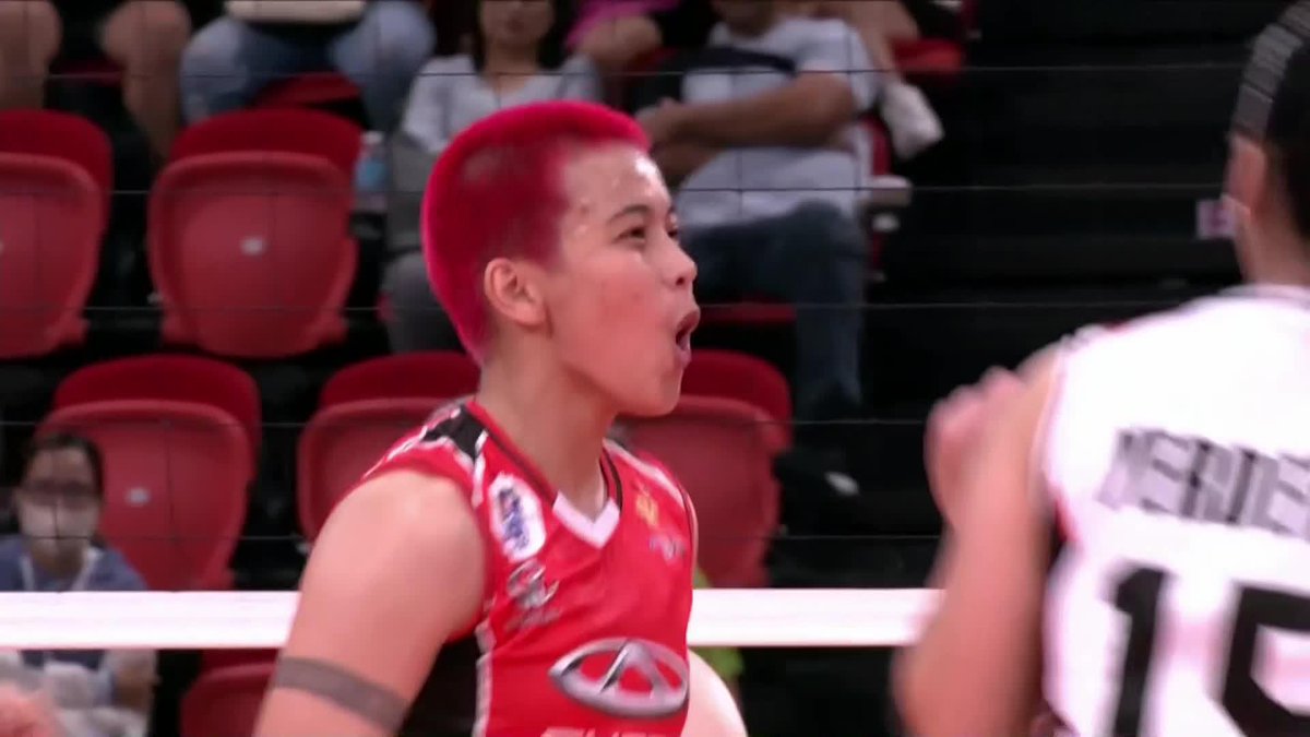 ARA-MAZING 🤙 Ara Galang spearheads the Chery Tiggo Crossovers with her powerful attacks and blocks against the Nxled Chameleons in the second set of the 2024 PVL Reinforced Conference! #PVL2024 #PVLonOneSports #TheHeartOfVolleyball