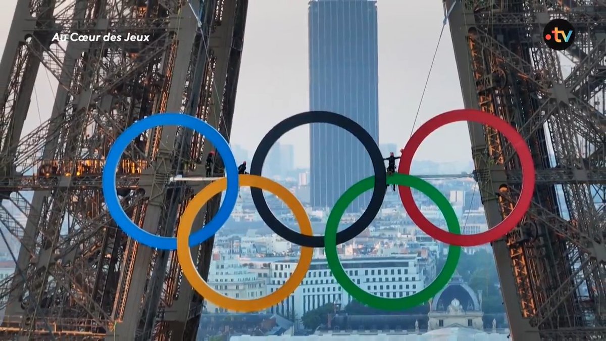 À quoi ressemblent les coulisses du plus grand évènement au monde ? 👀 Avec des images inédites, le documentaire « Au Coeur des Jeux » de Jules et Gédéon Naudet retrace l’organisation des Jeux Olympiques de #Paris2024. Lundi, à 21h10 sur et France 2 🔥