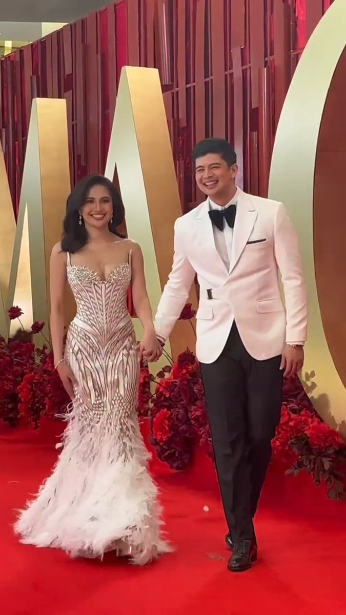SWEETNESS OVERLOAD! 🫶🏻 We can't help but gush over #JulieVer's #GMAGala2024 red carpet look! ❤ Get exclusive updates here: