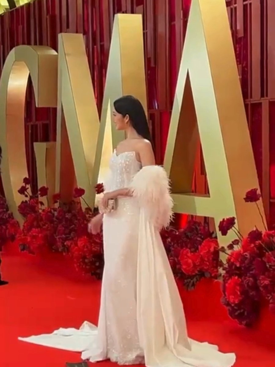 Chanty's making heads turn with grace and style! 👠 #GMAGala2024 Get exclusive updates here: